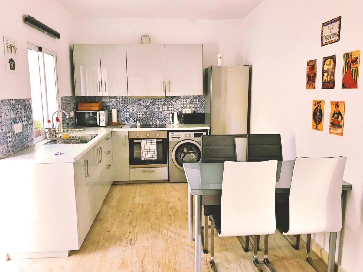 Town House With Patio In Quiet Residential Area 10 Min From Beach Torremolinos Bagian luar foto