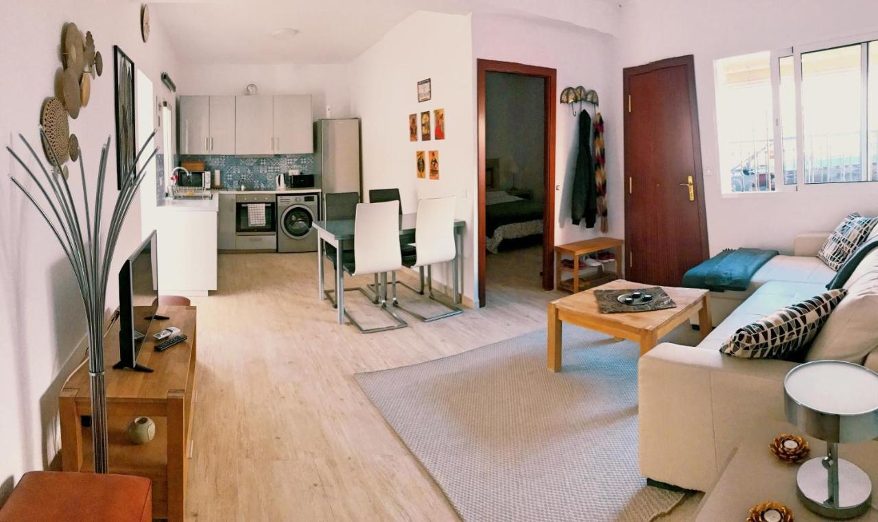 Town House With Patio In Quiet Residential Area 10 Min From Beach Torremolinos Bagian luar foto